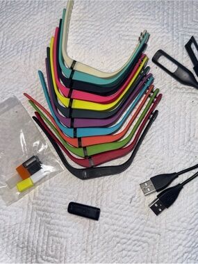 Working legacy Fit Bit Flex FB401 Fitness Tracker with 12 Color Bands 2 Chargers